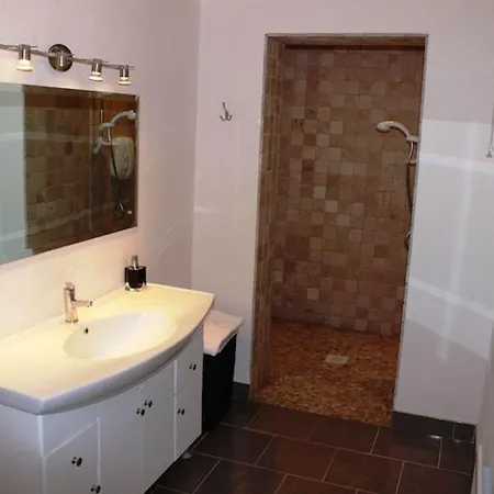 Feriehus Waterside Cottage, Cashel *