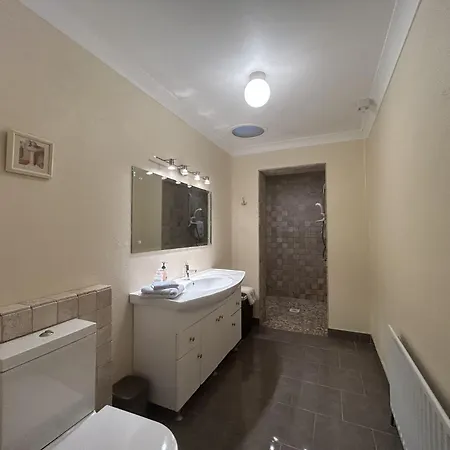 Feriehus Waterside Cottage, Cashel Galway