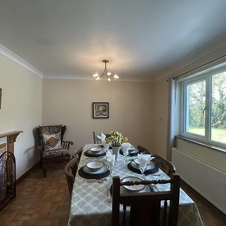 Waterside Cottage, Cashel *