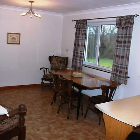 בית נופש Waterside Cottage, Cashel